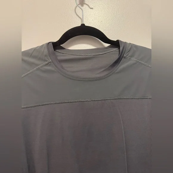 Lululemon Men's Small Metal Vent Tech Gray Athletic Shirt - Picture 2 of 7